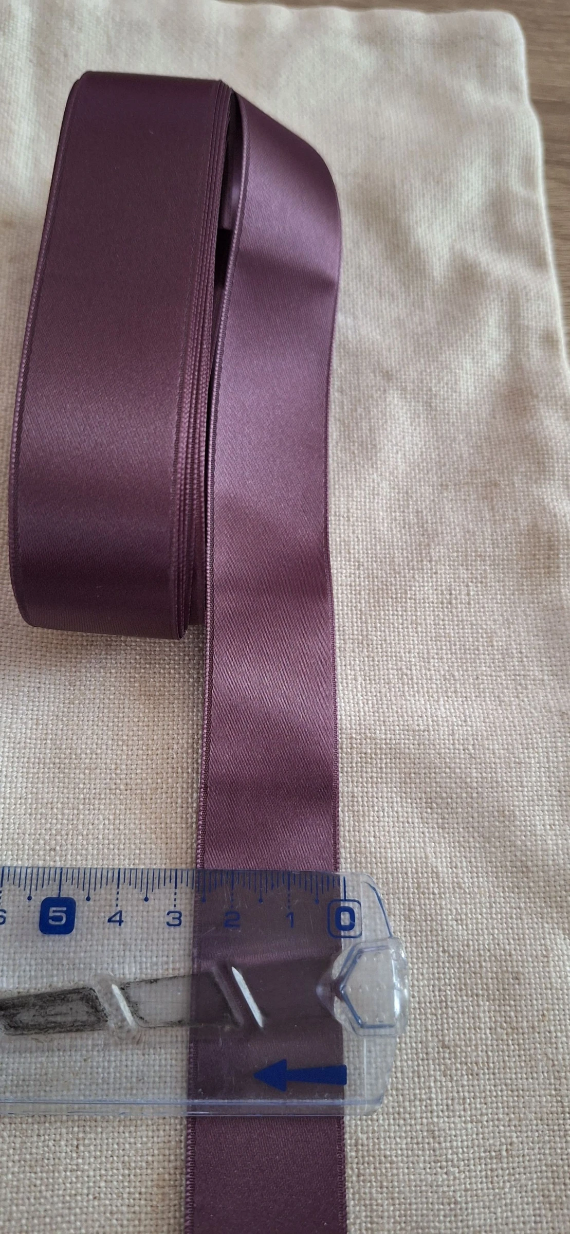 5 mètres de satin 25 mm prune/aubergine 